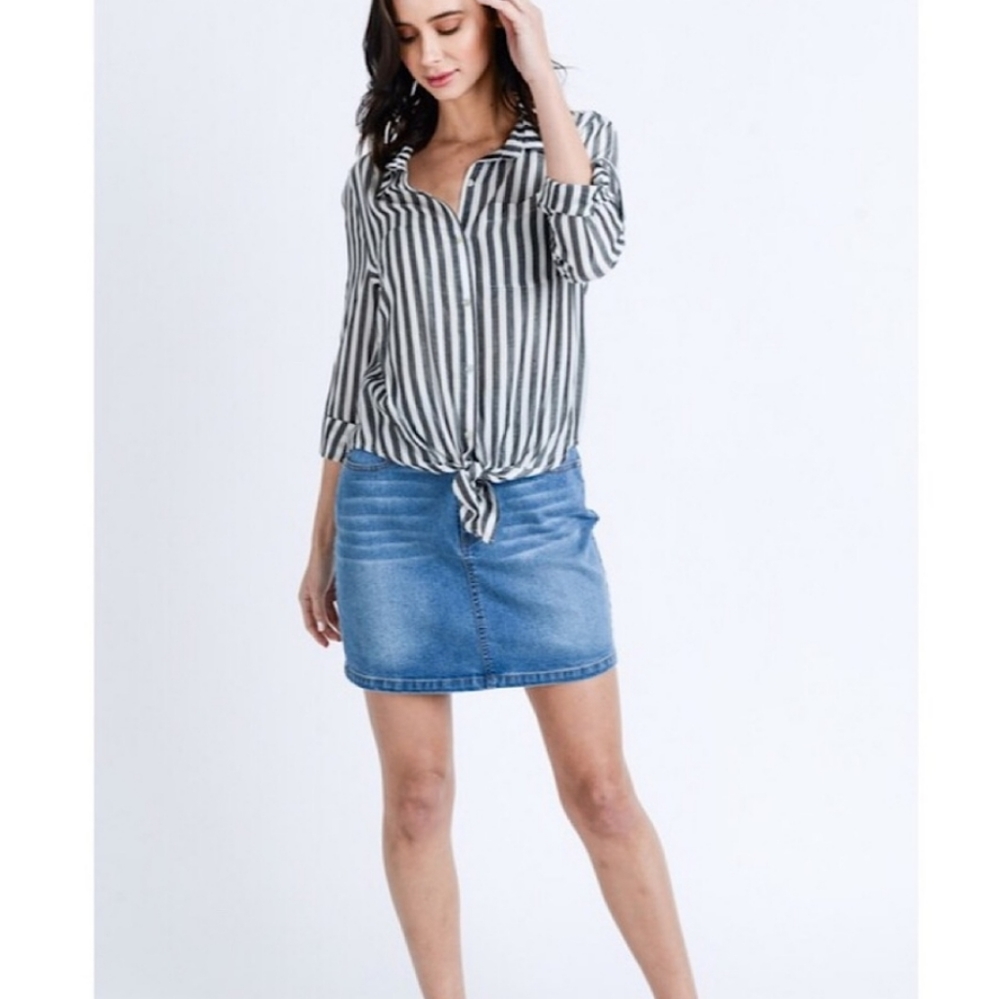 Black & White Striped Longsleeve Blouse